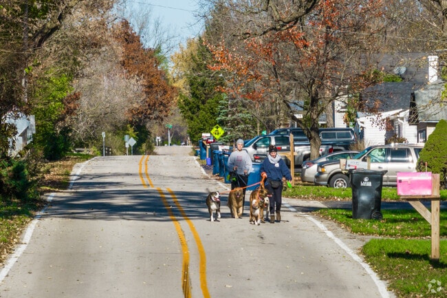 Slocum Lake features well maintained roads along tree-lined streets.