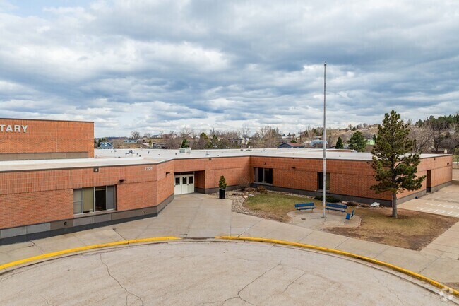 Black Hawk Elementary offers quality teachers in Black Hawk.