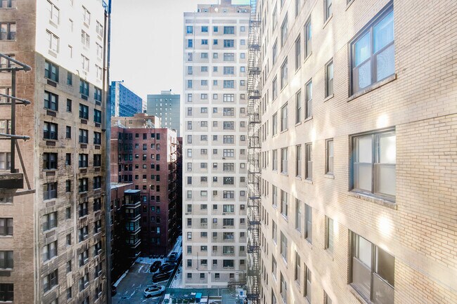 200 E Chestnut St unit FL9-ID1390, Chicago, IL 60611 - photo 5