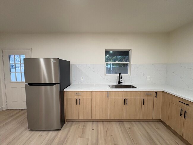 228 W Colorado Blvd, Monrovia, CA 91016 - photo 7