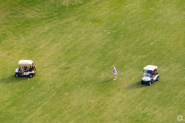 Golf corses in Boca Delray are the parks for the residents.