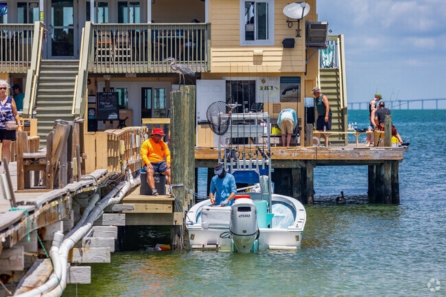 Anna Maria Island offers two piers to buy bait from & to take your boat out for some fishing.