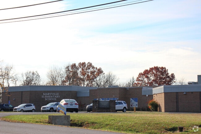 Maryville Elementary School provides education in the neighborhood of 
Hillview.