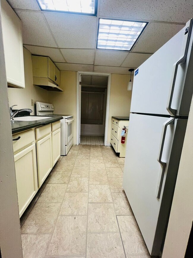 207 S Union St unit 207 1/2 South Union, Burlington, VT 05401 - photo 5