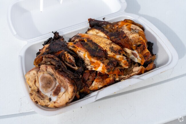 Tallys Famous BBQ is a great stop for lunch in Welwyn Manor.