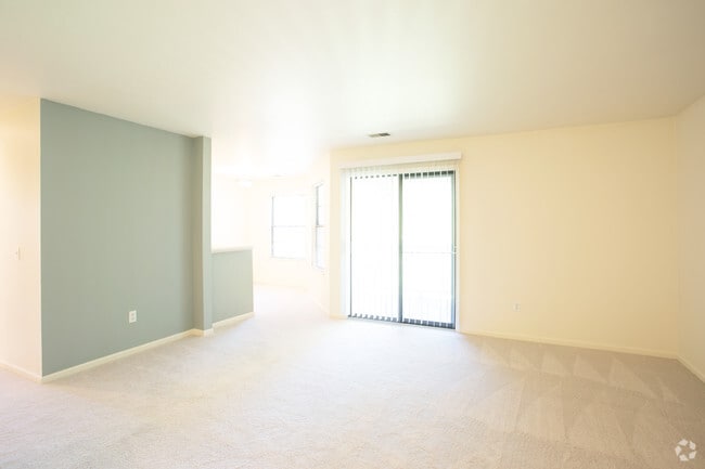 1 BR, 1 BA - 920 SF