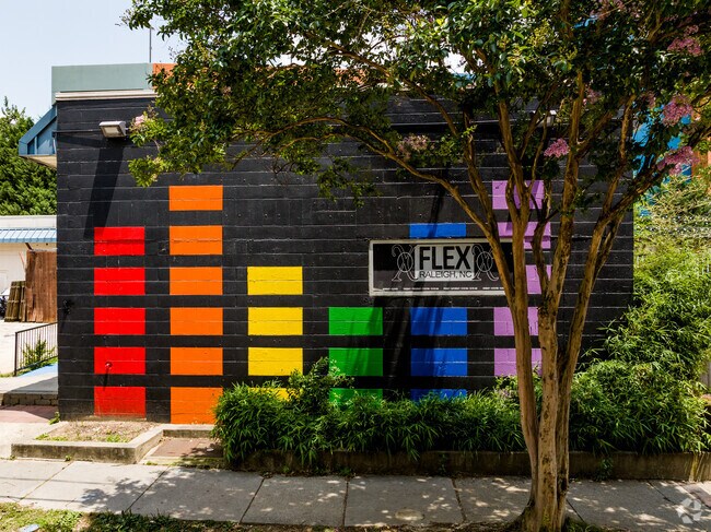 Flex is a nightclub and bar in the Warehouse District.