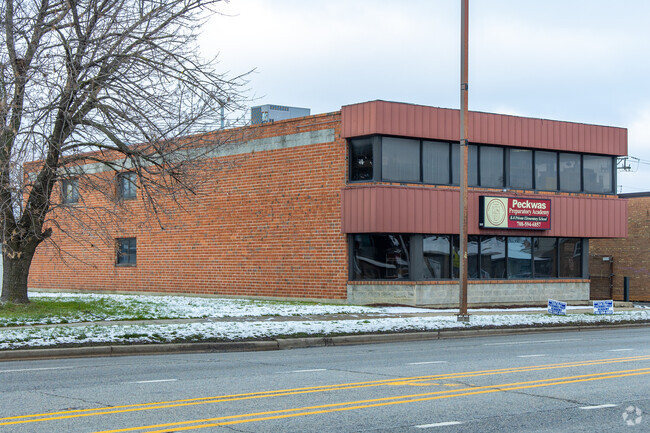 Peckwas Preparatory Academy is a private school providing excellent elementary education.
