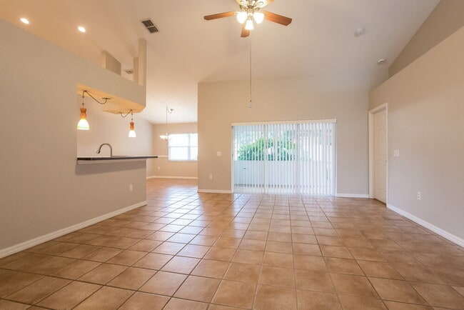 2607 Pine Valley Dr, Lakeland, FL 33810 - photo 2