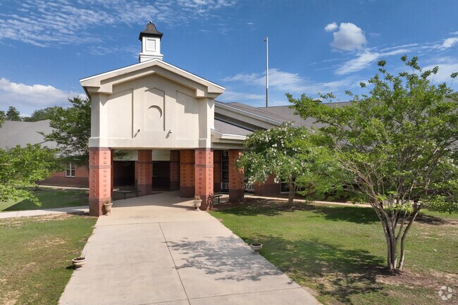 Semmes Middle School serves  Forest Highland students with a B rating on Niche.