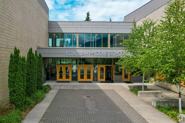 Issaquah Middle School is a highly rated school near Preston.