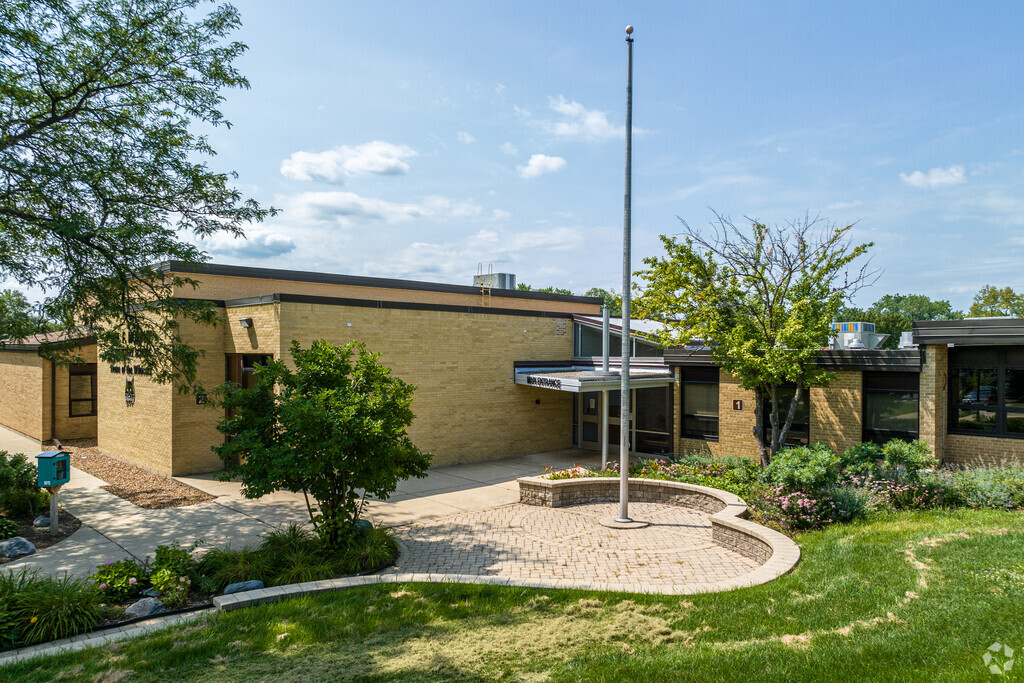 William F. Murphy Elementary School is a highly-rated, public school located in Woodridge, IL.