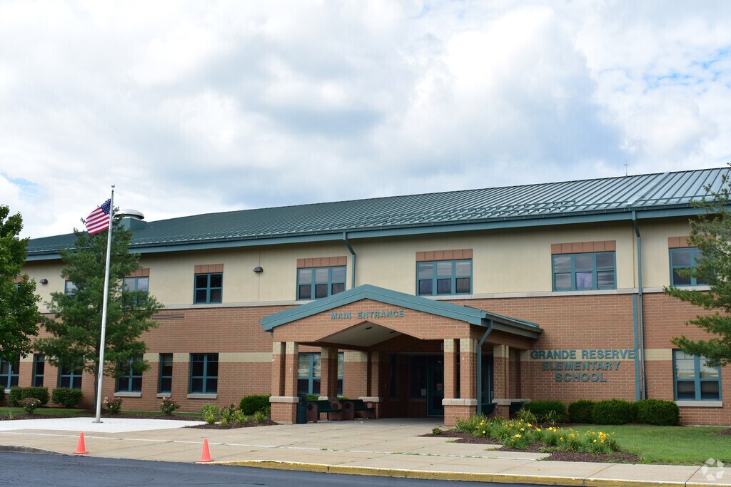 Grande Reserve Elementary School building in Bristol-Kendall County.