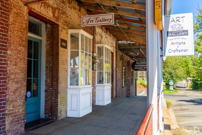 Georgetown’s downtown exudes small-town charm, with each local business and art gallery adding its own unique touch.