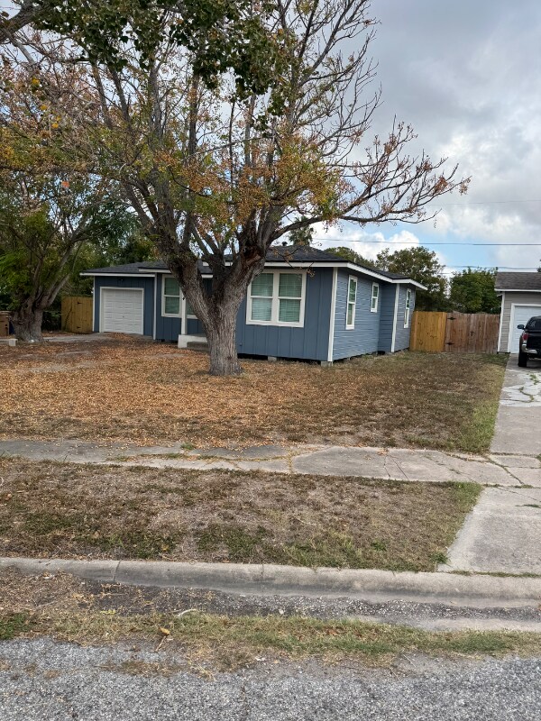 4414 Ramsey St, Corpus Christi, TX 78415 - photo 2