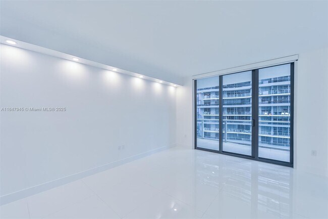 1010 Brickell Ave unit 3105, Miami, FL 33131 - photo 6