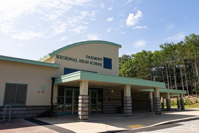 Welcome to Oakmont Regional High School in Ashburnham.