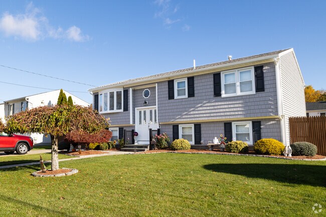 Raised Ranch style homes are abundant in the Hartford Avenue Neighborhood.