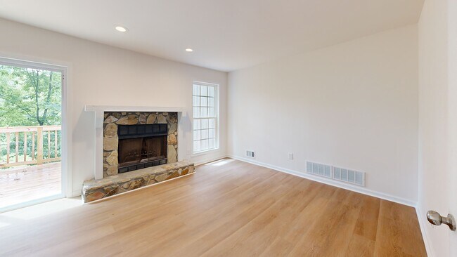 846 Brandy Oaks Ln, Stone Mountain, GA 30088 - photo 2