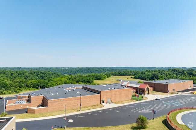 Niche gives Aurora Elementary School an overall grade of B-.