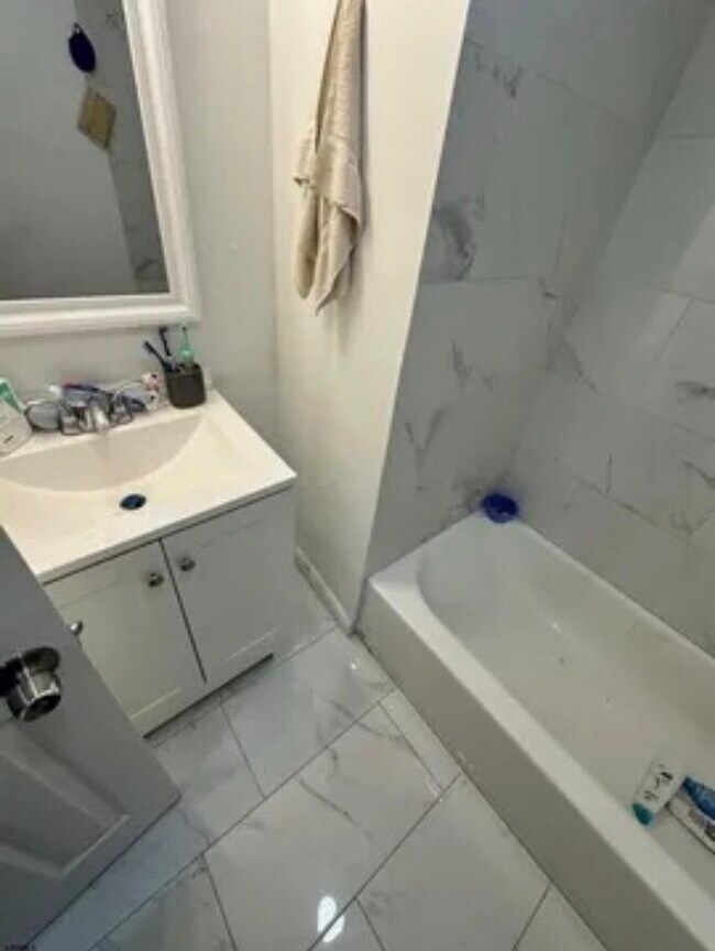 20 S Bellevue Ave unit Apartment 2, Atlantic City, NJ 08401 - photo 4