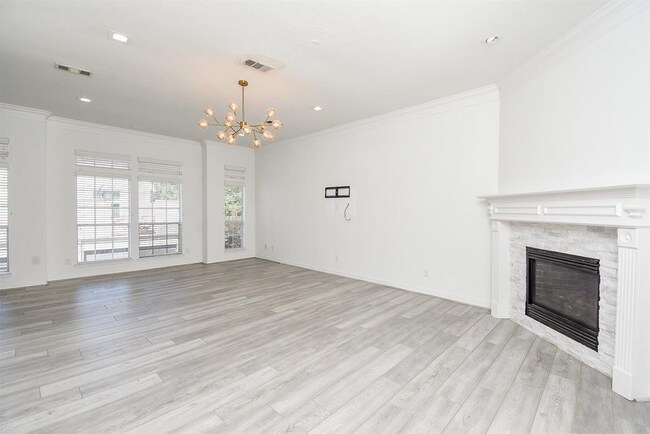 5217 Blossom St unit B, Houston, TX 77007 - photo 3