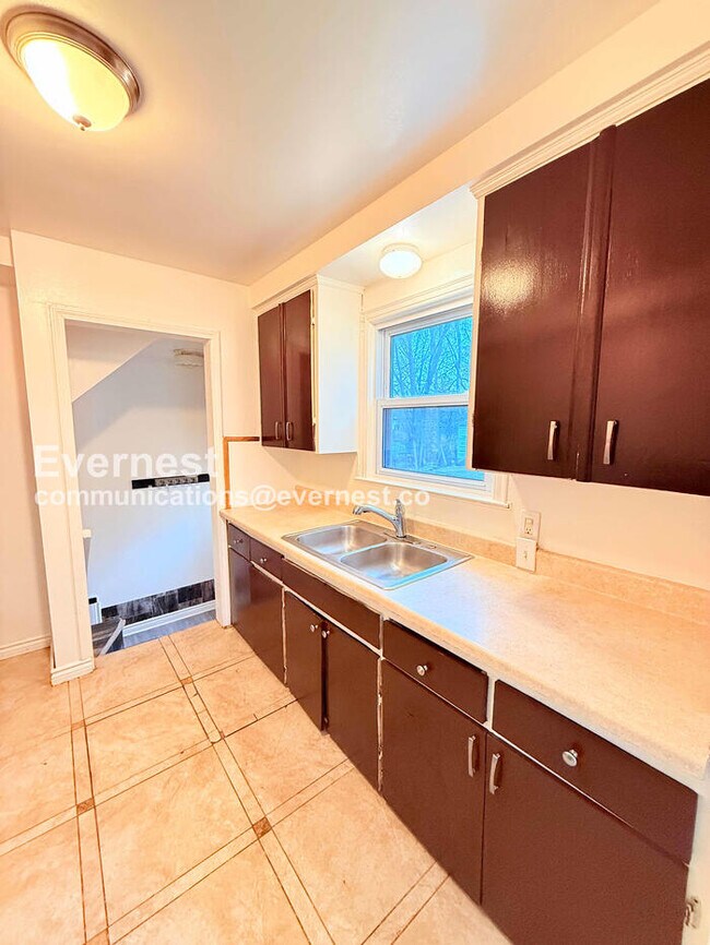 25337 Ivanhoe Ave, Redford Township, MI 48239 - photo 4