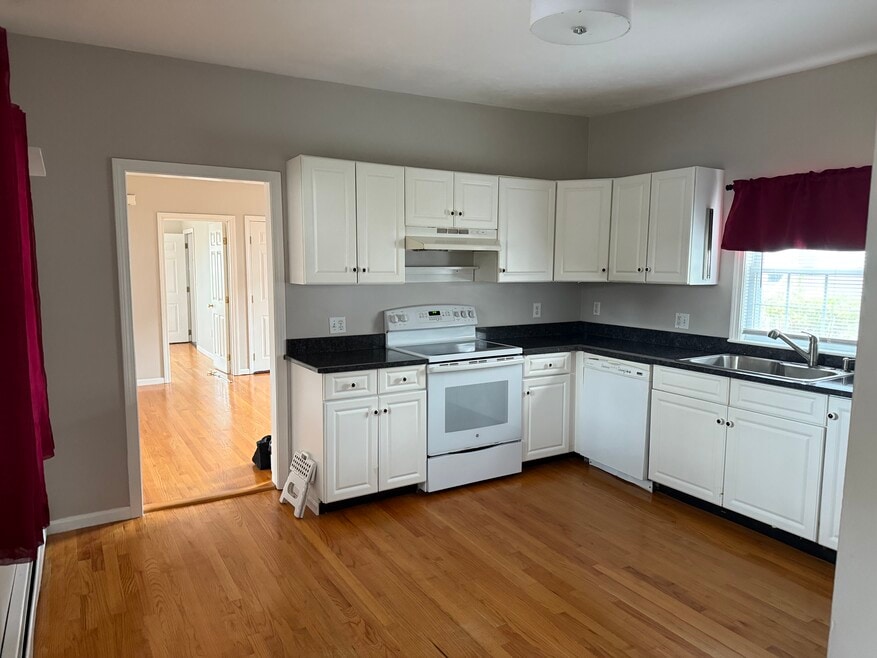 166 Cottage St unit 1, Franklin, MA 02038 - photo 1