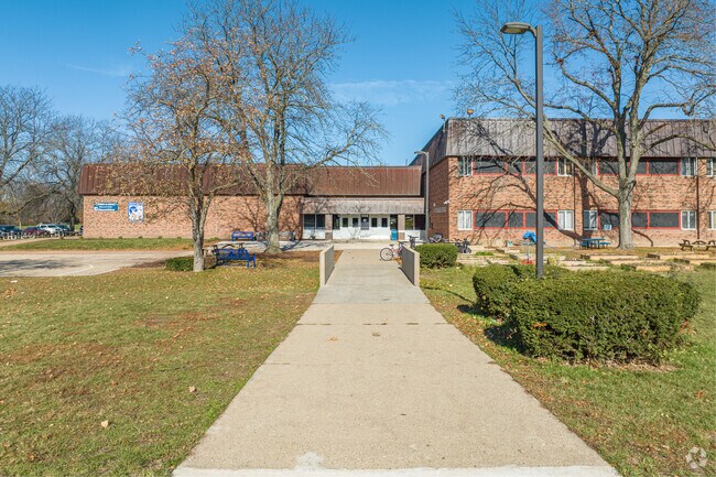 Sennett Middle School serves grades 6-8 with a student-teacher ratio of 13 to 1.