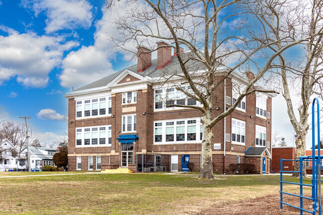 Laurel Springs School received a B rating from Niche.