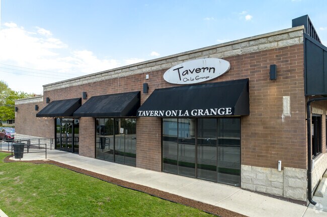 Countryside residents hangout at Tavern on la Grange for open mic night.