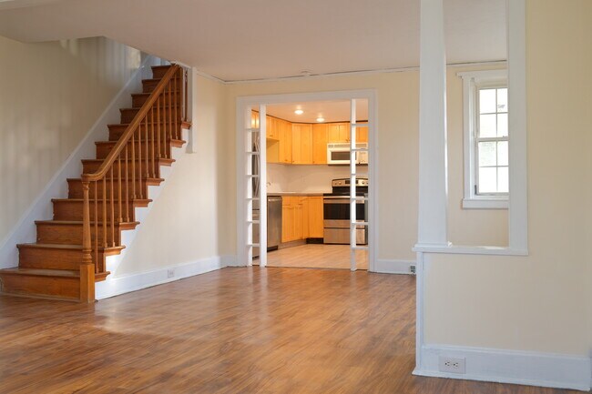 1102 Lancaster Ave unit Front, Columbia, PA 17512 - photo 7