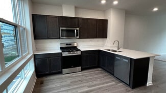 373 Summit Cir, Lombard, IL 60148