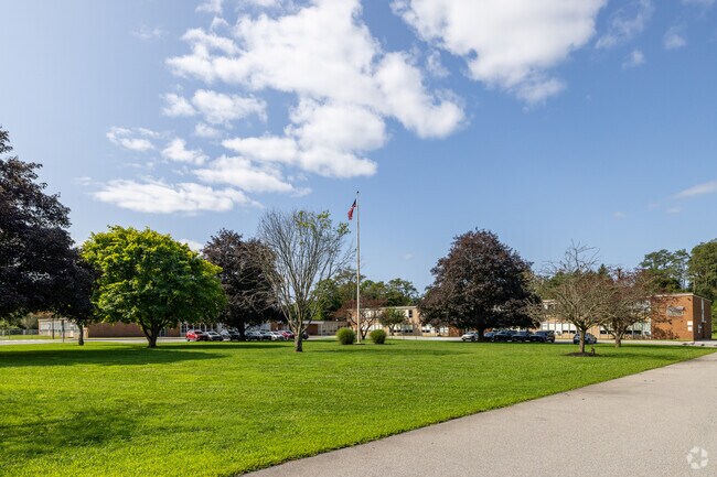 Titusville Intermediate School is an above average, public school located in Poughkeepsie.