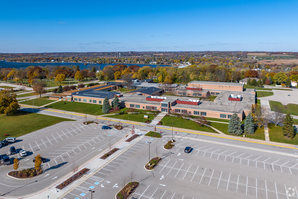 An aerial of Pewaukee Lake Elementary School.