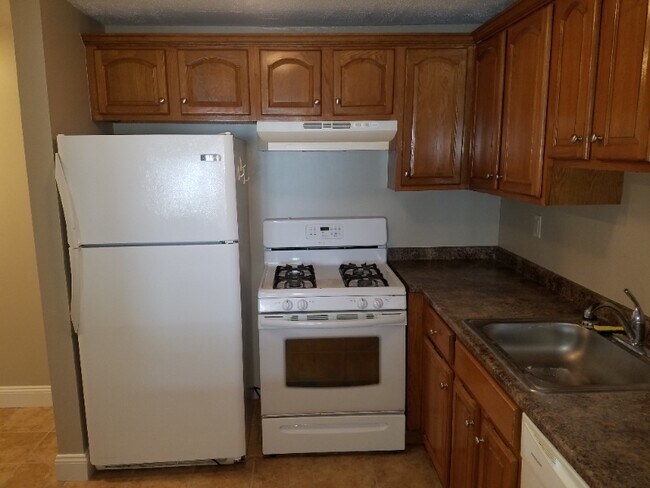 17 Anderson Ave unit H, Middleboro, MA 02346 - photo 3