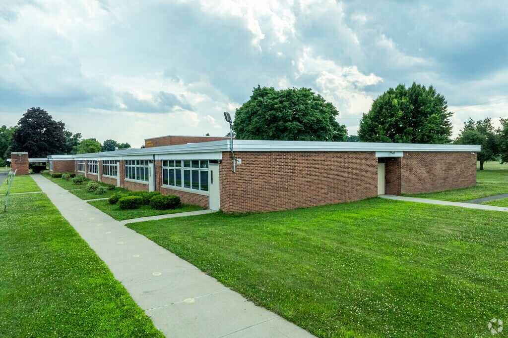 Chambers School has 323 students in grades K-4 with a student-teacher ratio of 9 to 1.