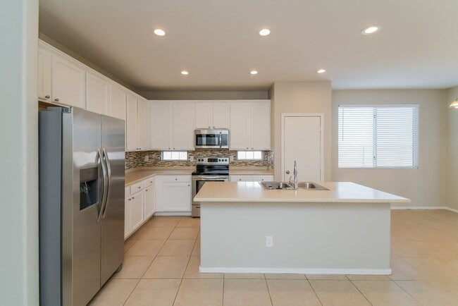 10498 E Aster Ln, Florence, AZ 85132 - photo 7