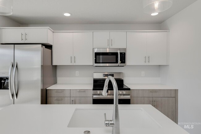 119 Caribou St, Horseshoe Bend, ID 83629 - photo 4