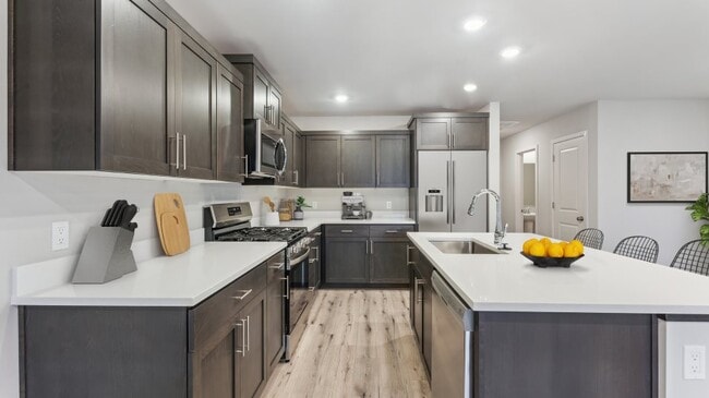 708 Merriott Ln, Woodburn, OR 97071 - photo 2