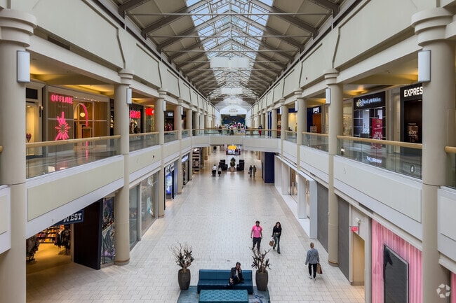 Freehold Raceway Mall near Jackson offers major retailers and dining options.