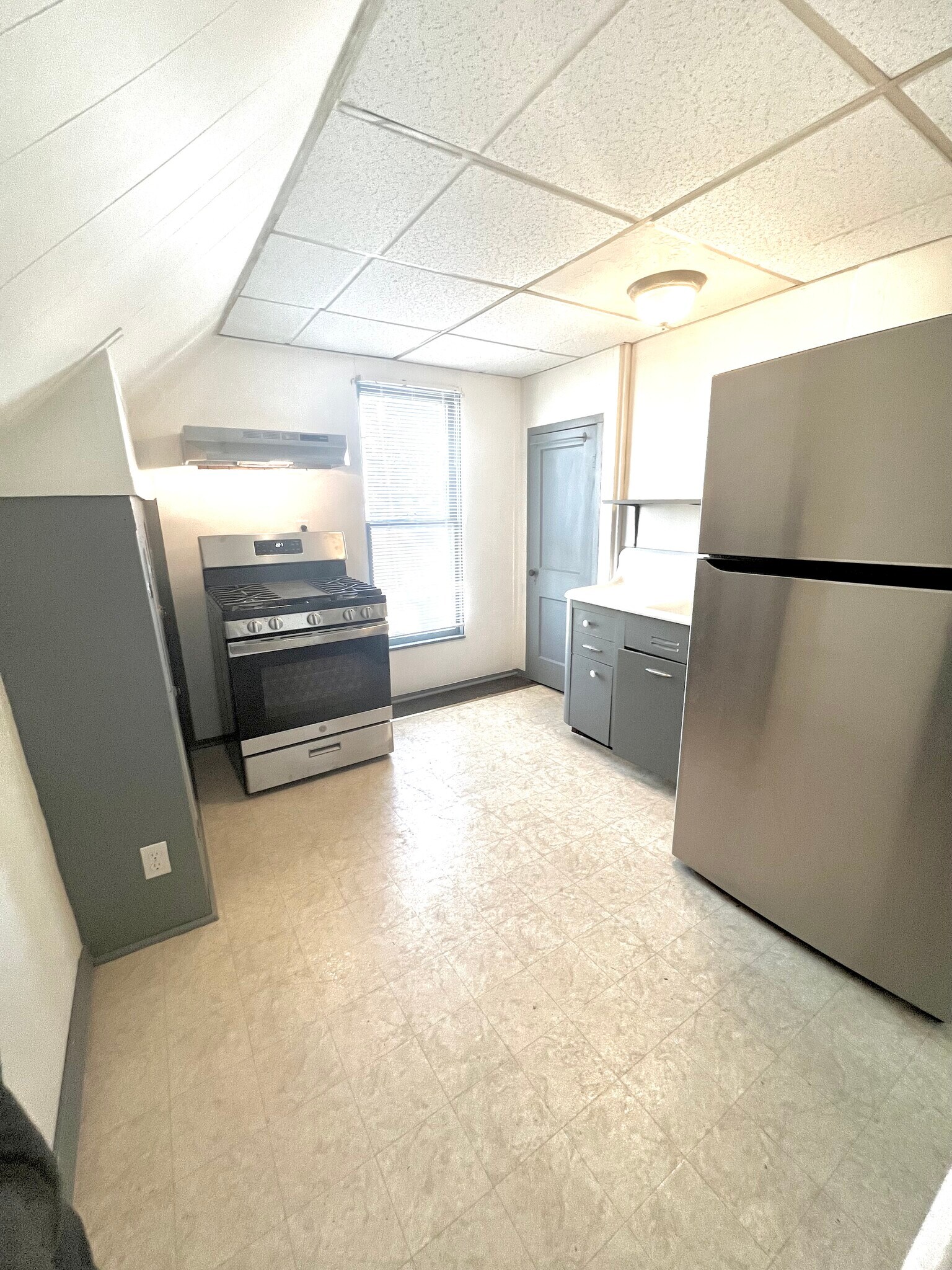 220 W Pierce St unit 2, Macomb, IL 61455 - photo 1