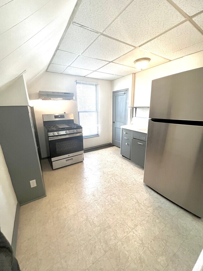 220 W Pierce St Unit 2, Macomb, IL 61455