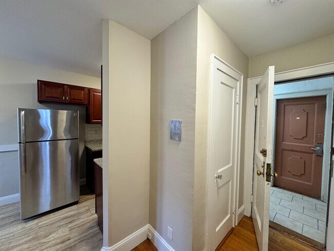 8 Cogswell Ave unit 1, Cambridge, MA 02140 - photo 3