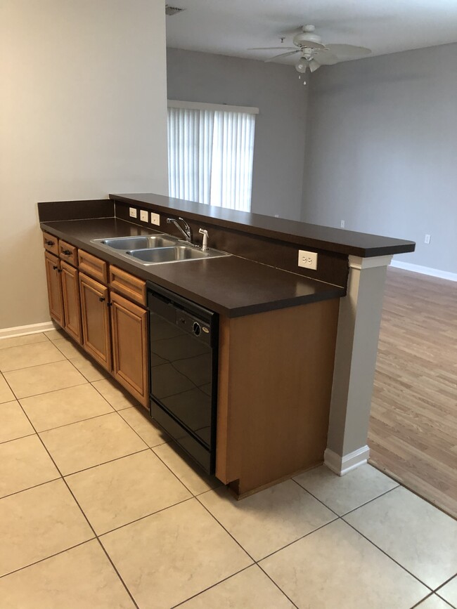 8226 Green Parrot Rd unit 103, Jacksonville, FL 32256 - photo 2