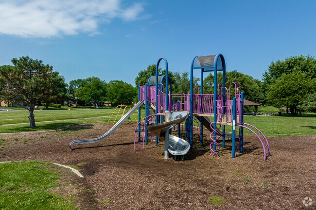 Oak Mill Park has a fantastic playground perfect for children of Hazel Crest Proper.