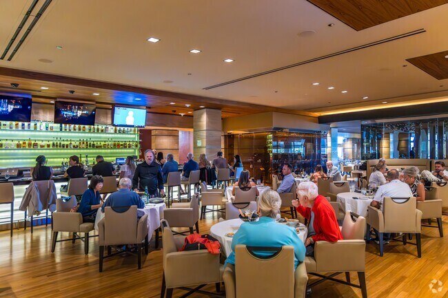You can have dinner at the upscale chophouse Anthony’s Prime Steak or Seafood at the M Resort.