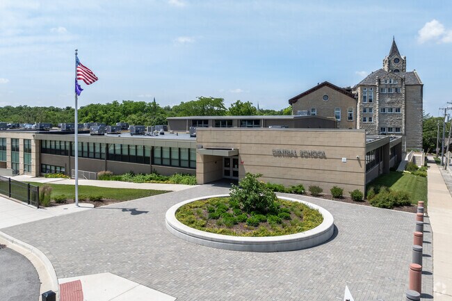 Lemont Central School enrolls students in grades 4th-5th.