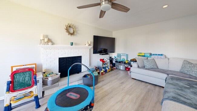 93 Carriage Path S unit 93, Milford, CT 06460 - photo 2