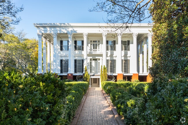Beautifully maintained Greek revival homes are typical in the Boulevard area.